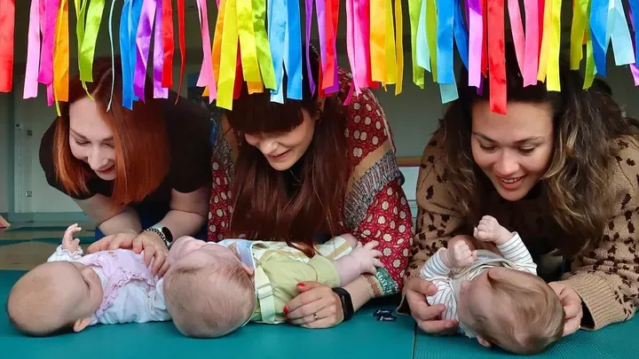 Grown-ups and babies playing together on the mat at a ClapHandies PlayLab
